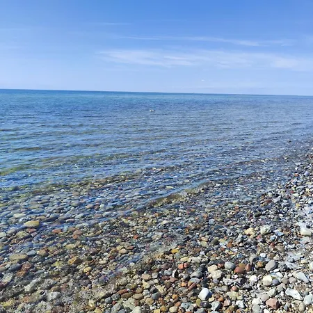 Kleiner Leuchtturm -backbord Mit Garten Und Terrasse