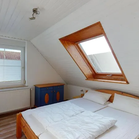 Holiday home Kleiner Leuchtturm -backbord Mit Garten Und Terrasse