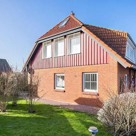 Kleiner Leuchtturm -backbord Mit Garten Und Terrasse * Fehmarn