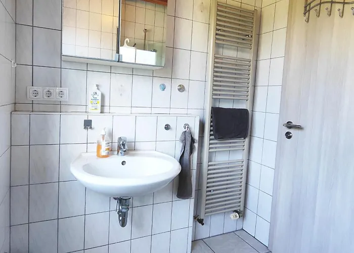 Casa de Férias Kleiner Leuchtturm -backbord Mit Garten Und Terrasse *